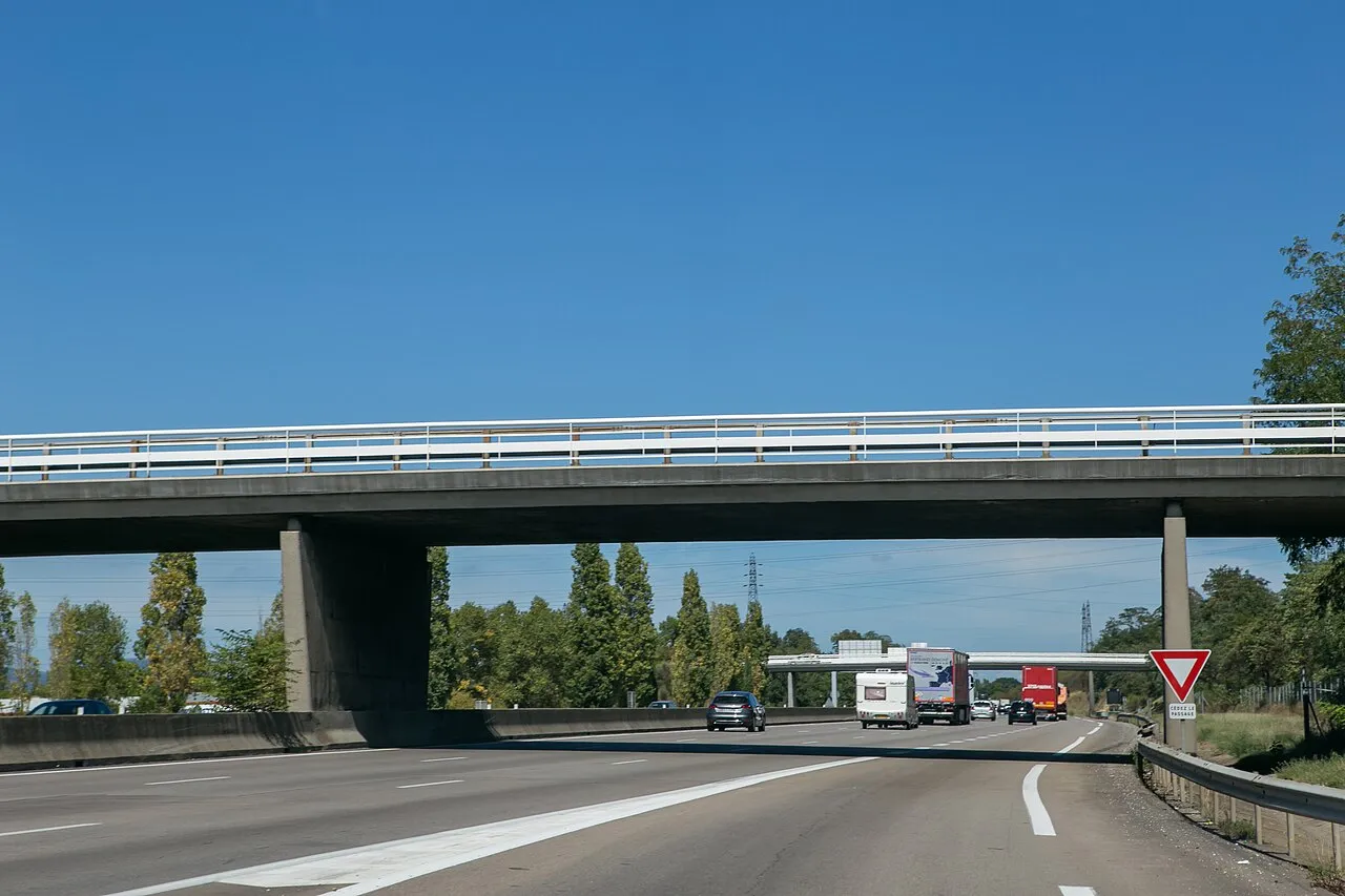 Situation de la question : Je mets mon clignotant gauche avant de m’insérer
