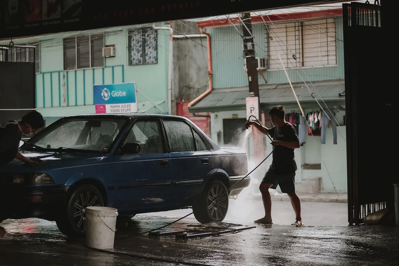 Situation de la question : Je lave ma voiture dans la rue avec du détergent
