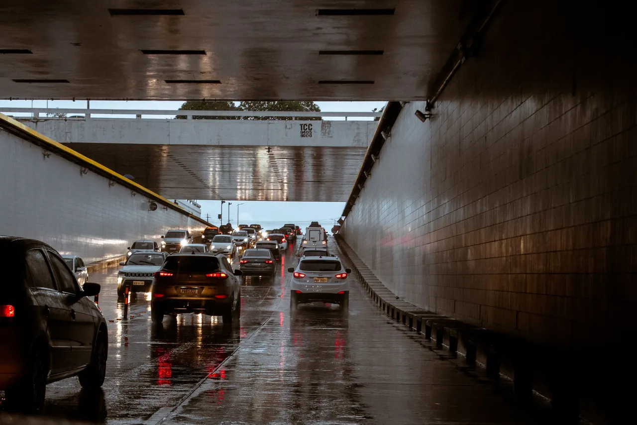 Situation de la question : Dans un tunnel, en plein jour, j’allume