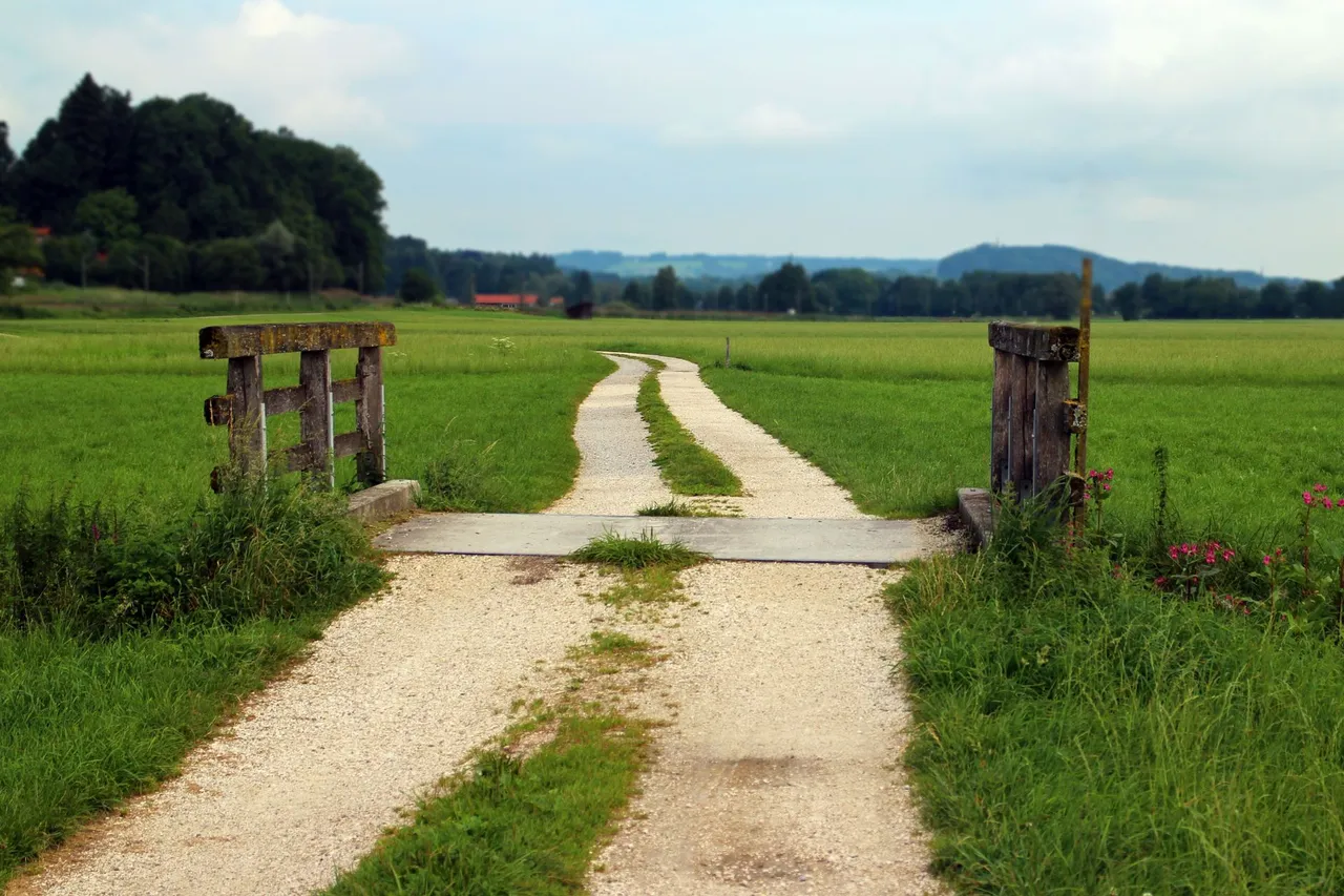Situation de la question : Je vérifie la largeur avant de m’engager sur ce petit pont