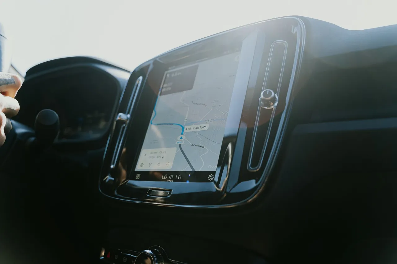 Situation de la question : Le GPS m’envoie sur un chemin très étroit. Je le suis quoi qu’il arrive