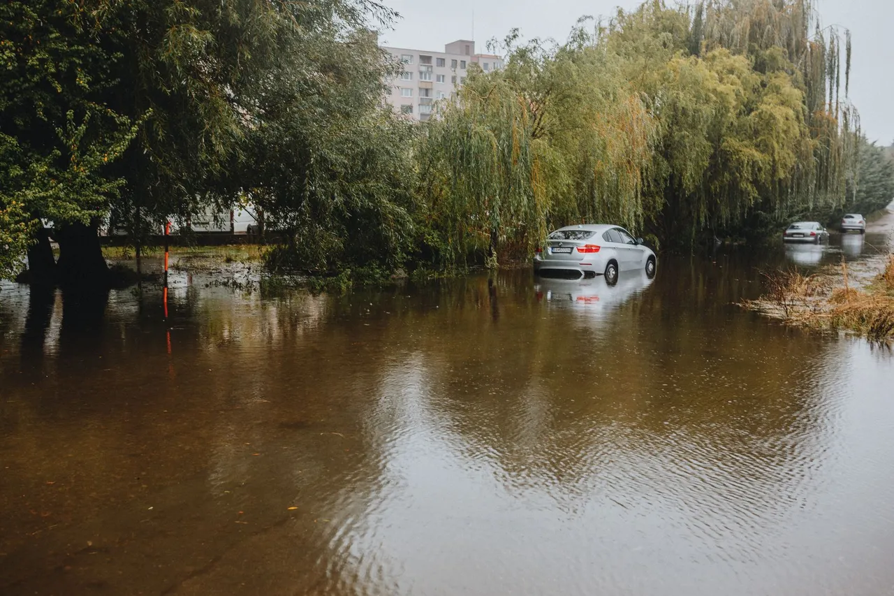 Situation de la question : L’eau monte autour de ma voiture. Je reste à l’intérieur