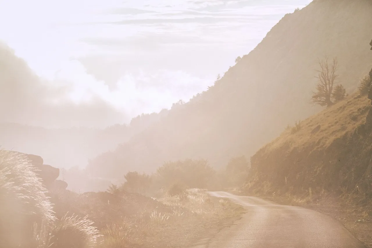 Situation de la question : Le brouillard se forme souvent le matin dans cette vallée