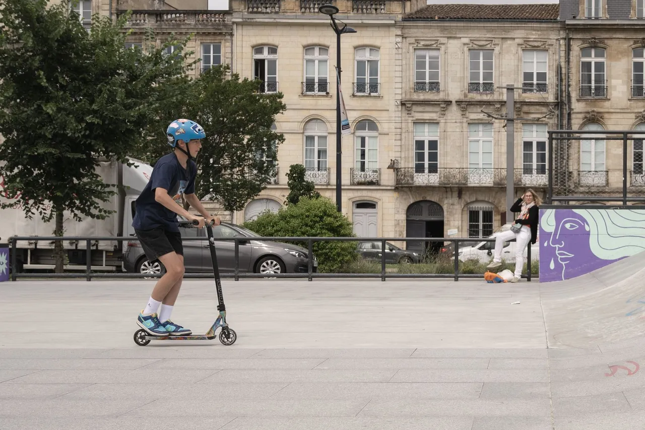 Situation de la question : Pour conduire une trottinette électrique, il faut avoir au moins
