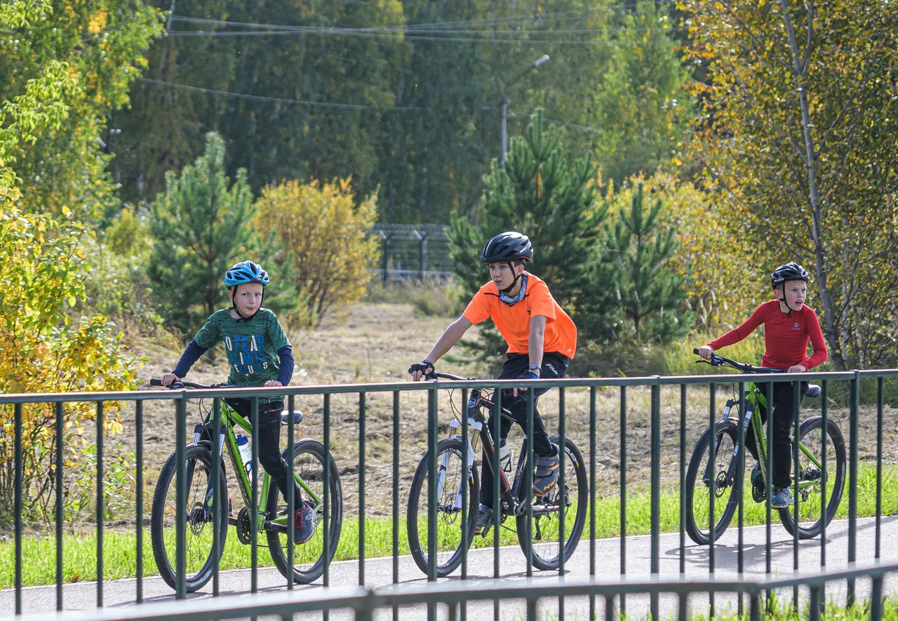 Situation de la question : Un enfant de 10 ans à vélo doit porter un casque