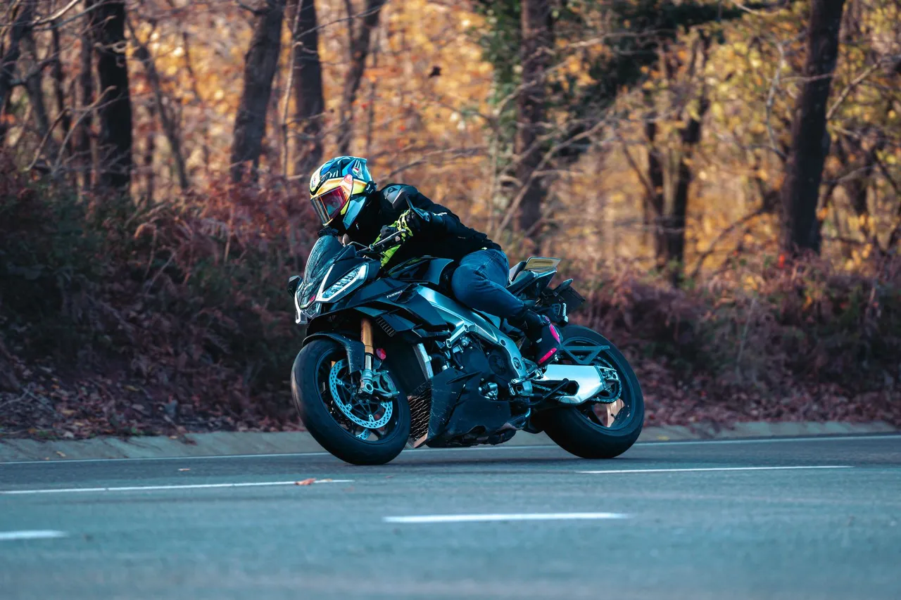 Situation de la question : Freiner en virage est plus délicat pour un motard