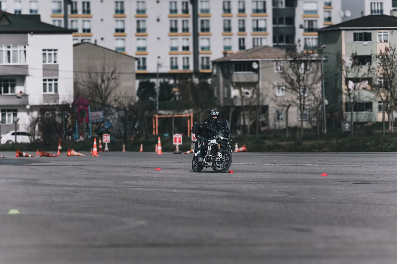 Situation de la question : Le permis B suffit pour toutes les motos