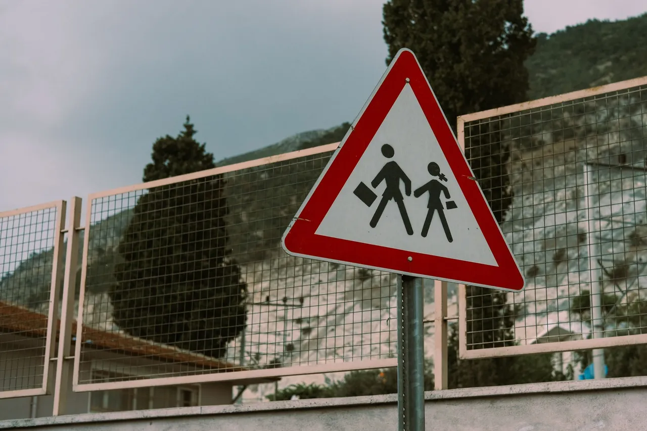 Situation de la question : Près de cette école, je