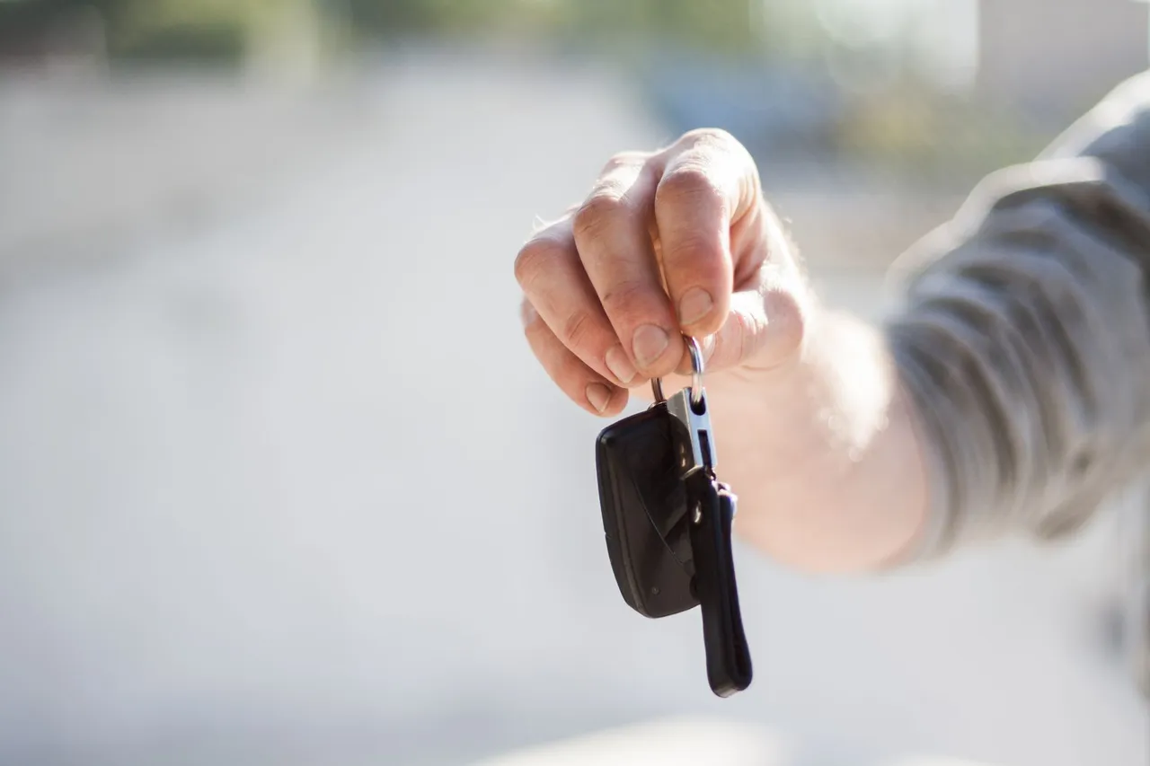 Situation de la question : En voiture de location, je garde le contrat à bord