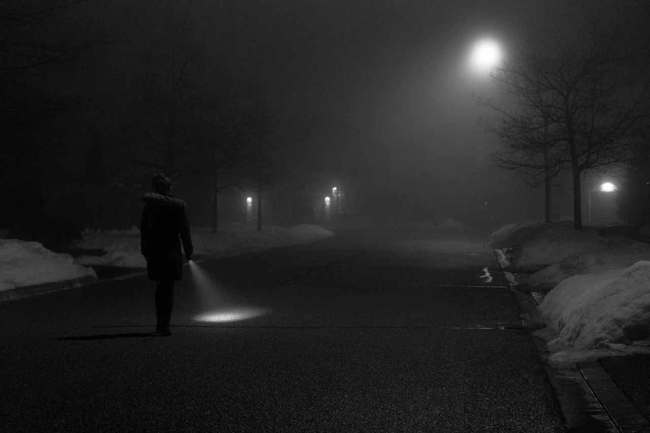 Situation de la question : Une lampe aide la nuit