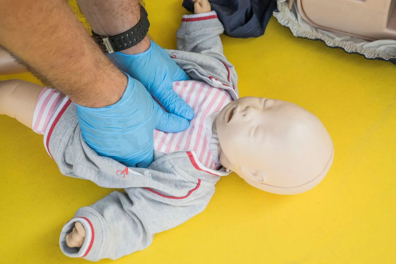 Situation de la question : Massage cardiaque d’un nourrisson