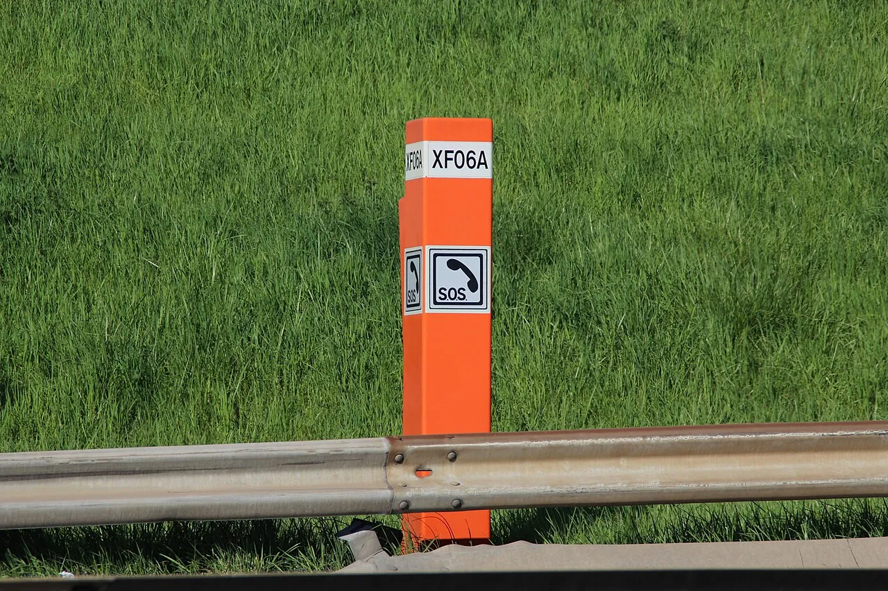 Situation de la question : Sans téléphone sur l’autoroute, j’utilise une borne orange