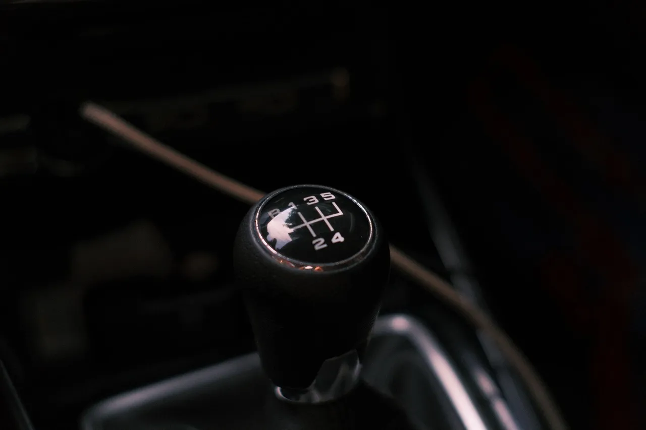 Situation de la question : Avant de démarrer le moteur, je vérifie que je suis