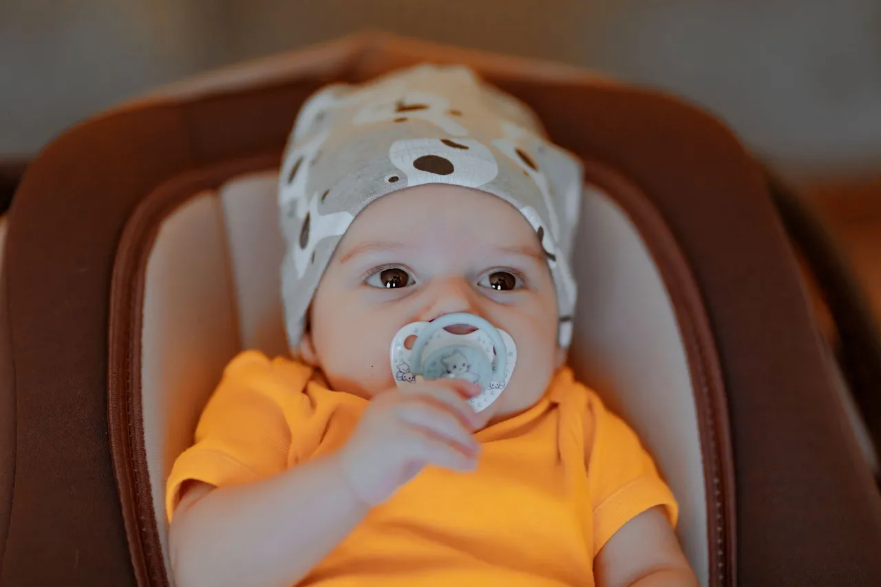 Situation de la question : L’hiver, j’attache mon enfant avec sa grosse doudoune