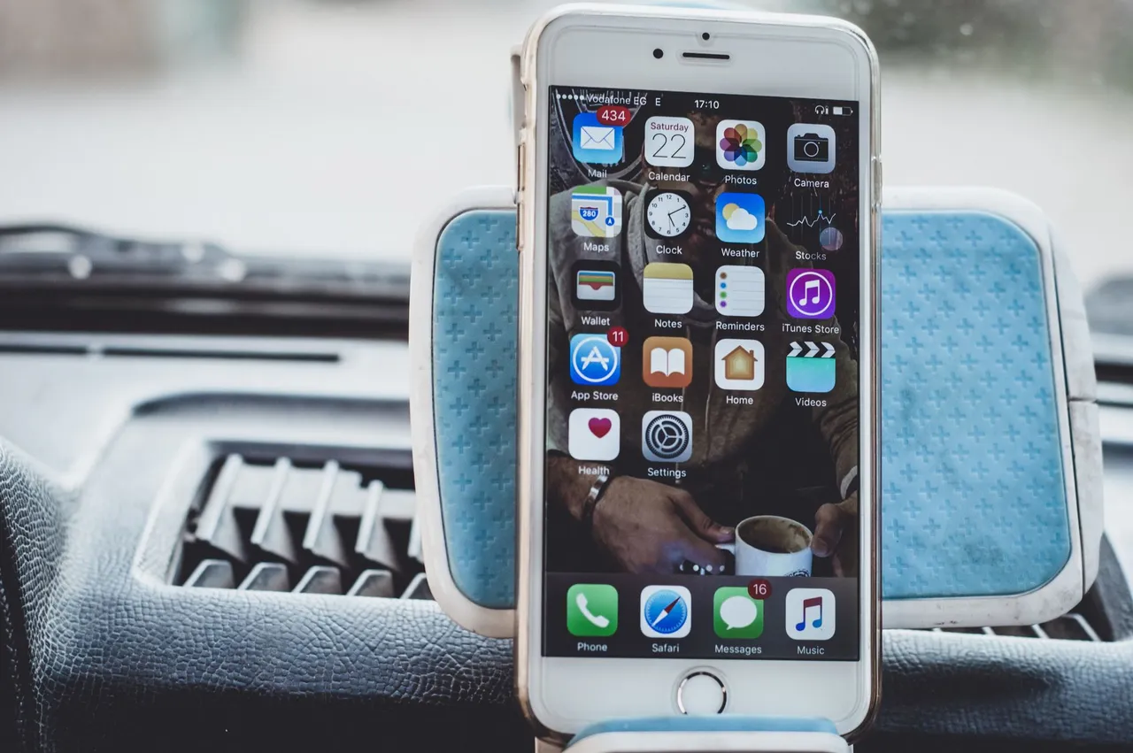 Situation de la question : Je colle un support de téléphone sur la zone de l’airbag passager