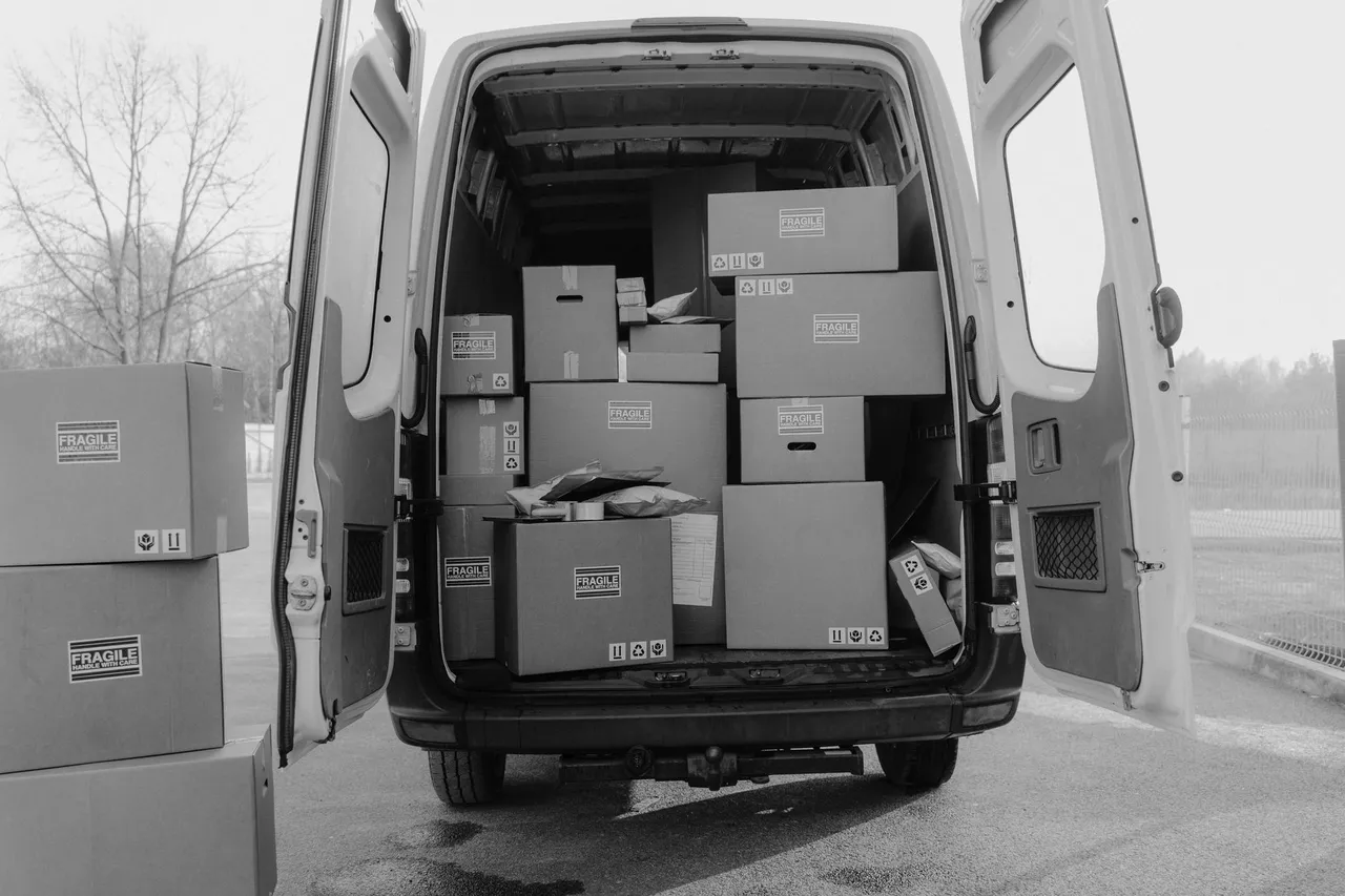 Situation de la question : Un objet lourd reste en place grâce à son poids